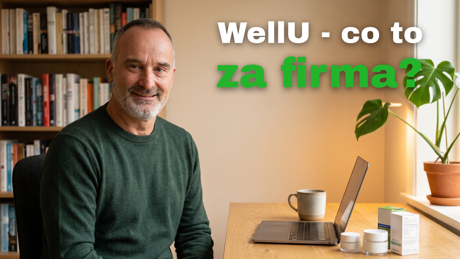 Dariusz Młynarski przy biurku - WellU, co to za firma